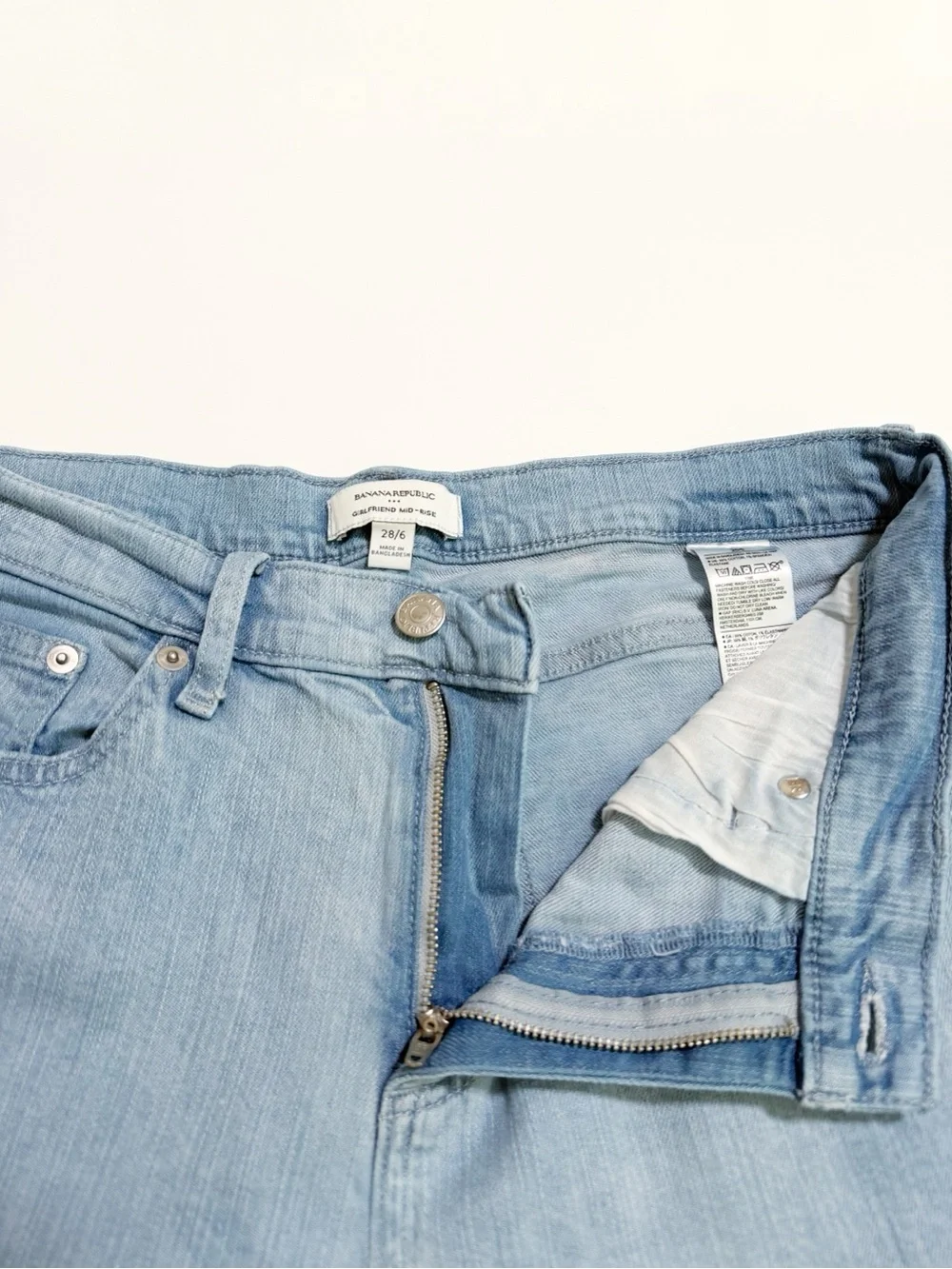 Banana Republic Girlfriend Mid Rise Lightwash Jeans 6/28